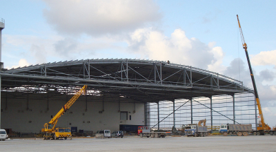 Wide aircraft hangar with patented archspan construction
